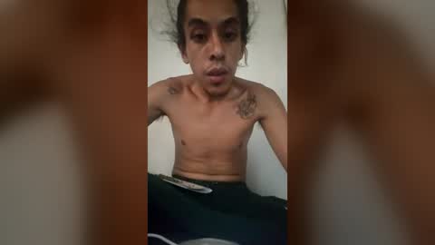 elesqueletoguapo online show from July 4, 8:15 pm