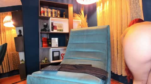 Snapshot of elettra_roux chatting on December 7, 8:16 pm ELETTRA online show from December 7, 8:16 pm