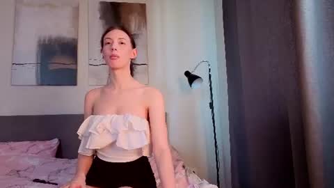 Elfie online show from June 24, 5:17 am