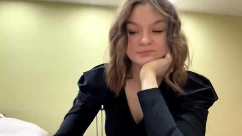 Snapshot of elfredabalderama chatting on February 27, 5:24 pm Mila online show from February 27, 5:24 pm