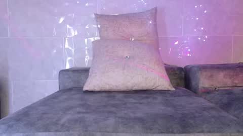 Snapshot of eli_duran chatting on February 6, 4:43 pm Eli online show from February 6, 4:43 pm