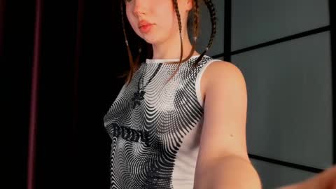 Ella online show from December 3, 3:09 am