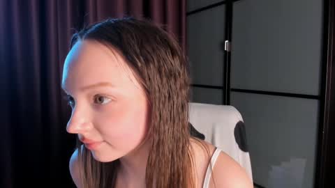 Ella online show from December 6, 9:21 am