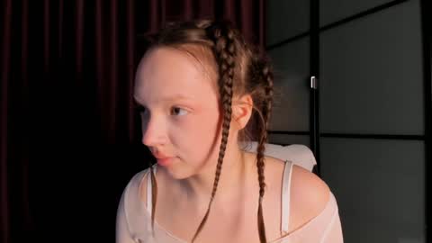 Ella online show from December 13, 10:30 am