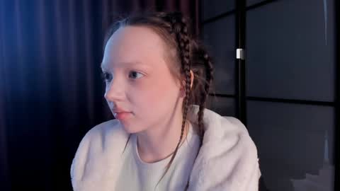 Ella online show from December 14, 10:02 am