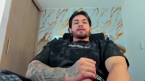 Snapshot of eliankeiser chatting on June 18, 4:33 pm Elian online show from June 18, 4:33 pm