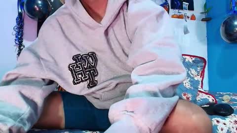 Snapshot of elias_salvatore_ chatting on February 12, 3:12 am elias_salvatore_ online show from February 12, 3:12 am