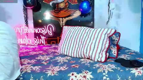 Snapshot of elias_salvatore_ chatting on February 17, 9:32 pm elias_salvatore_ online show from February 17, 9:32 pm