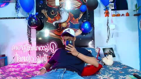 Snapshot of elias_salvatore_ chatting on February 18, 4:25 pm elias_salvatore_ online show from February 18, 4:25 pm