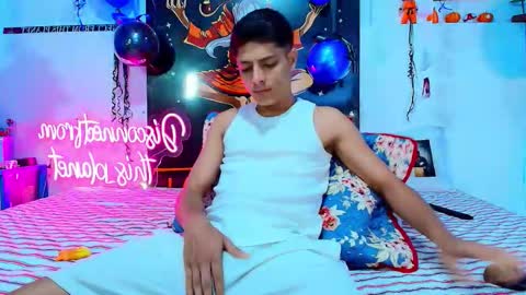 Snapshot of elias_salvatore_ chatting on February 27, 8:53 pm elias_salvatore_ online show from February 27, 8:53 pm