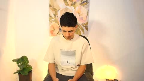 elias_salvatore_ online show from May 29, 1:31 pm