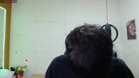 Snapshot of eliasblue chatting on December 12, 3:32 am E L I A S online show from December 12, 3:32 am