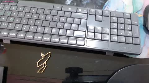 Snapshot of eliasblue chatting on December 12, 6:36 am E L I A S online show from December 12, 6:36 am