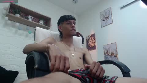 Snapshot of eliasblue chatting on January 7, 8:13 am E L I A S online show from January 7, 8:13 am