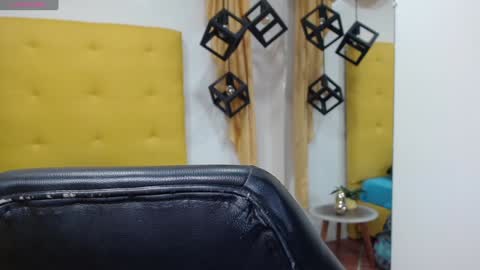 Snapshot of eliasblue chatting on January 9, 4:30 am E L I A S online show from January 9, 4:30 am