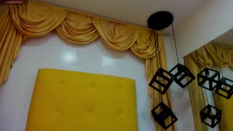 Snapshot of eliasblue chatting on February 13, 6:30 am E L I A S online show from February 13, 6:30 am