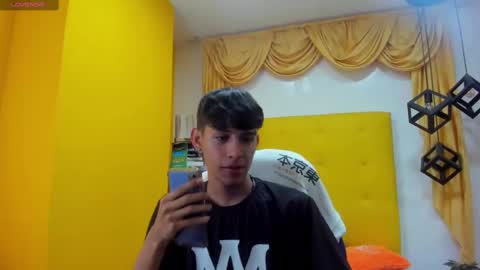 Snapshot of eliasblue chatting on February 25, 6:47 am E L I A S online show from February 25, 6:47 am