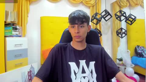 Snapshot of eliasblue chatting on February 26, 3:42 am E L I A S online show from February 26, 3:42 am