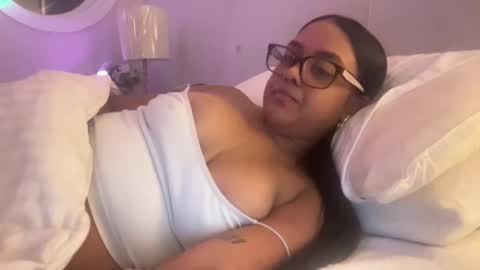 Snapshot of elibabyyy2 chatting on February 14, 5:37 am elibabyyy2 online show from February 14, 5:37 am