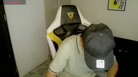 Snapshot of elii_797 chatting on October 14, 3:24 pm bby-santy online show from October 14, 3:24 pm