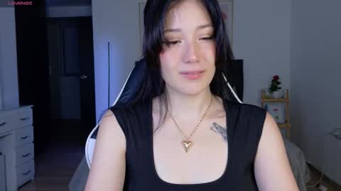 eliiih_ online show from October 27, 3:32 am