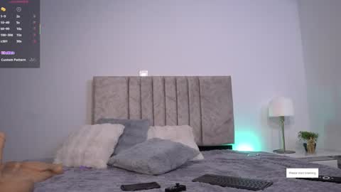 E L I I Z A B E T H   online show from June 12, 10:52 pm