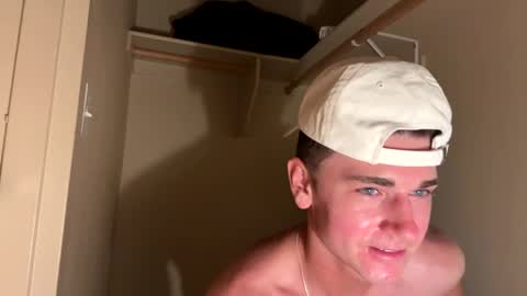 Snapshot of elijahkinky24 chatting on May 31, 8:21 pm elijahkinky24 online show from May 31, 8:21 pm