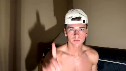 Snapshot of elijahkinky24 chatting on June 10, 12:44 am elijahkinky24 online show from June 10, 12:44 am