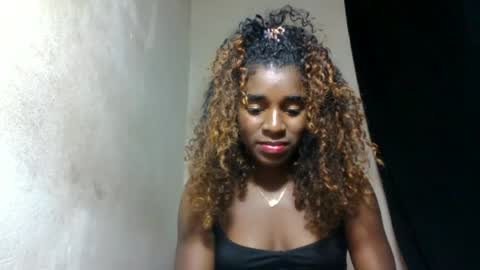Snapshot of elina981 chatting on June 20, 10:29 am elina981 online show from June 20, 10:29 am
