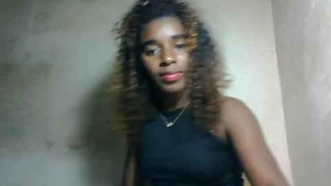 Snapshot of elina981 chatting on June 26, 4:44 pm elina981 online show from June 26, 4:44 pm