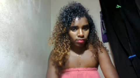 Snapshot of elina981 chatting on June 29, 8:53 am elina981 online show from June 29, 8:53 am