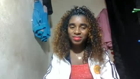 Snapshot of elina981 chatting on July 8, 8:30 am elina981 online show from July 8, 8:30 am