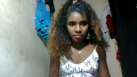 Snapshot of elina981 chatting on July 9, 9:13 am elina981 online show from July 9, 9:13 am