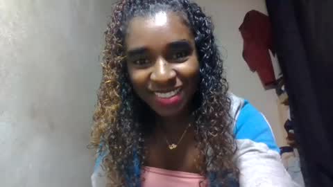 Snapshot of elina981 chatting on July 15, 7:35 am elina981 online show from July 15, 7:35 am