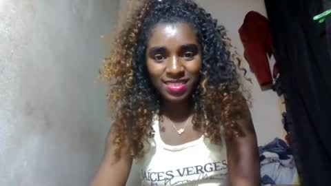 Snapshot of elina981 chatting on July 16, 10:32 am elina981 online show from July 16, 10:32 am