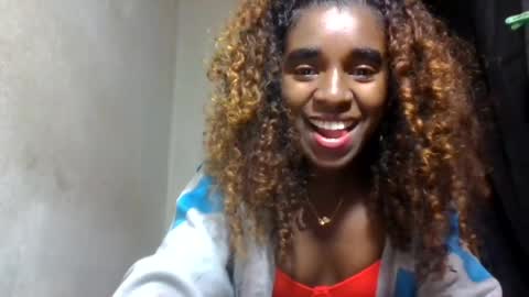 Snapshot of elina981 chatting on July 17, 11:28 am elina981 online show from July 17, 11:28 am
