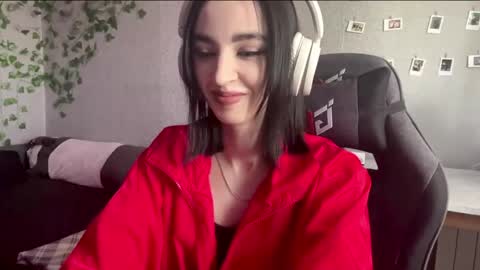 Snapshot of elinorashfield chatting on May 7, 7:47 am Milica online show from May 7, 7:47 am