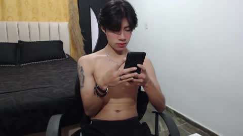 Snapshot of elio_collem chatting on January 2, 2:24 pm ELIO online show from January 2, 2:24 pm