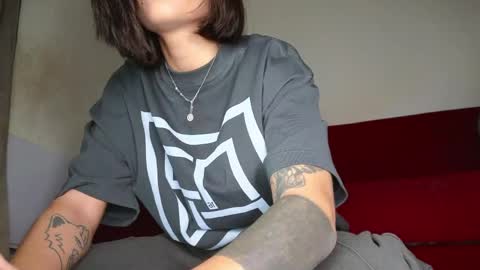 Snapshot of elisa_bright chatting on April 5, 8:44 am Tati online show from April 5, 8:44 am