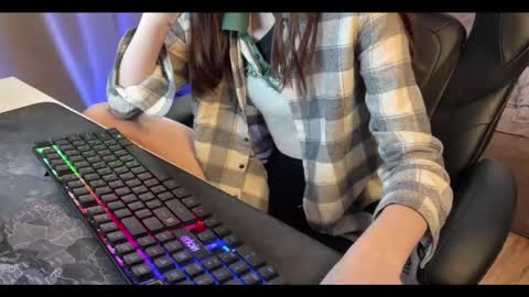 Snapshot of elisa_north chatting on January 28, 7:43 am Elisa North online show from January 28, 7:43 am