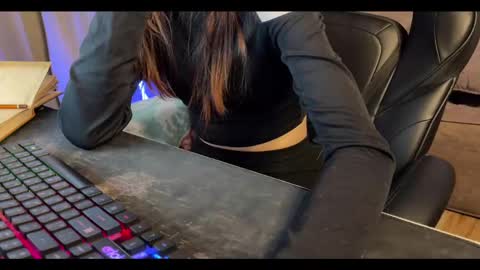 Snapshot of elisa_north chatting on January 29, 11:20 am Elisa North online show from January 29, 11:20 am