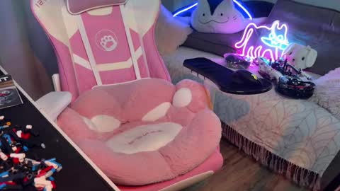 Snapshot of elisa_north chatting on October 13, 1:44 pm Elisa North online show from October 13, 1:44 pm