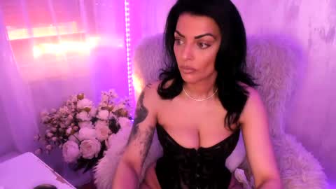 Snapshot of elisabaxter chatting on April 19, 4:12 am Maria online show from April 19, 4:12 am