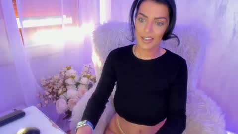 Snapshot of elisabaxter chatting on April 20, 4:15 am Maria online show from April 20, 4:15 am