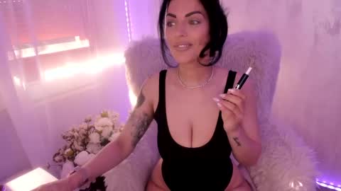 Snapshot of elisabaxter chatting on May 1, 4:17 am Maria online show from May 1, 4:17 am