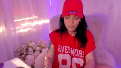 Snapshot of elisabaxter chatting on May 7, 4:07 am Maria online show from May 7, 4:07 am