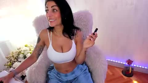 Snapshot of elisabaxter chatting on June 17, 4:59 am Maria online show from June 17, 4:59 am