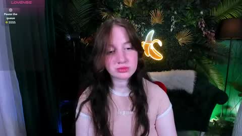 your sweet Lisa online show from April 19, 3:28 am