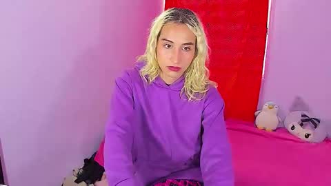 Snapshot of elisdarling chatting on January 15, 5:49 pm elisdarling online show from January 15, 5:49 pm