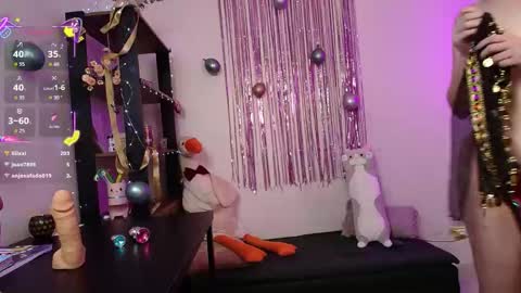 Snapshot of elise_nyx chatting on February 20, 5:13 pm elise_nyx online show from February 20, 5:13 pm